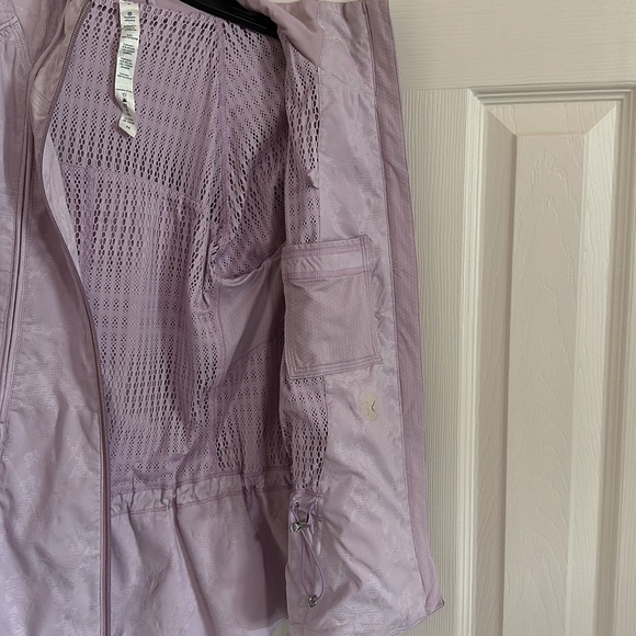 Lululemon jacket. EUC. Size 8 - Picture 6 of 7
